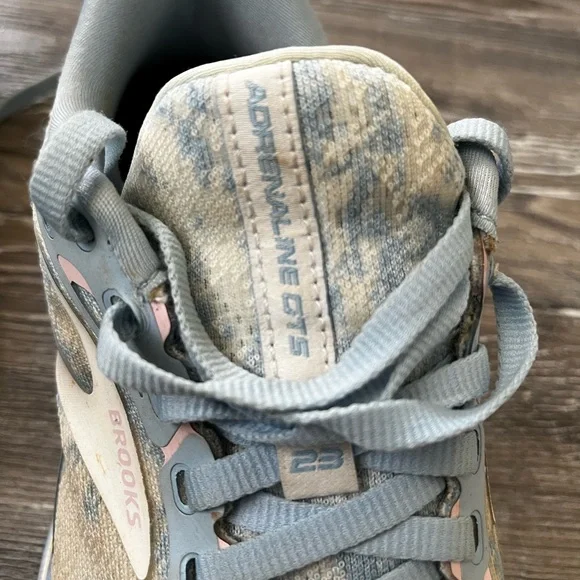 Brooks Adrenaline GTS 23 Running Shoes, 6.5, Low miles - Picture 4 of 5